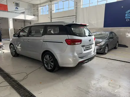 Kia Carnival 2015 года за 10 000 000 тг. в Шымкент – фото 12