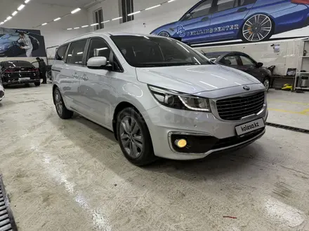 Kia Carnival 2015 года за 10 000 000 тг. в Шымкент – фото 13