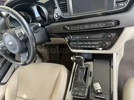 Kia Carnival 2015 года за 10 000 000 тг. в Шымкент – фото 21