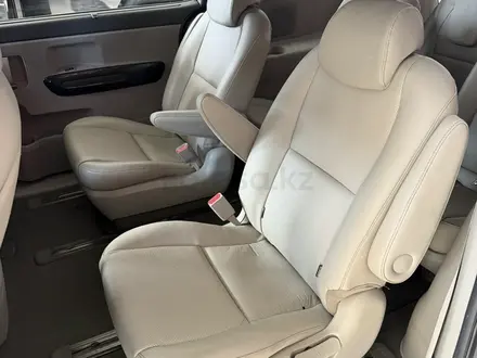 Kia Carnival 2015 года за 10 000 000 тг. в Шымкент – фото 26