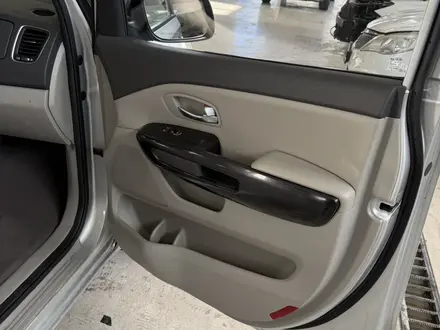 Kia Carnival 2015 года за 10 000 000 тг. в Шымкент – фото 24