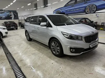 Kia Carnival 2015 года за 10 000 000 тг. в Шымкент
