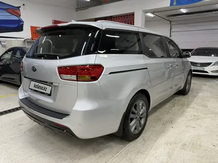 Kia Carnival 2015 года за 10 000 000 тг. в Шымкент – фото 6