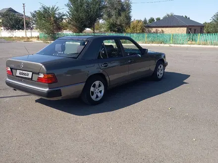 Mercedes-Benz E 220 1993 года за 2 850 000 тг. в Тараз – фото 3