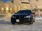 BMW 750 2009 года за 7 500 000 тг. в Уральск – фото 2