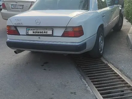 Mercedes-Benz E 320 1988 года за 1 400 000 тг. в Шымкент – фото 7