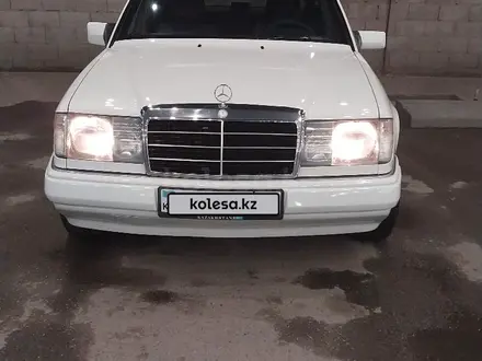 Mercedes-Benz E 230 1986 года за 1 100 000 тг. в Алматы