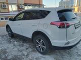 Toyota RAV4 2016 года за 11 700 000 тг. в Актобе