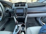 Toyota Camry 2013 года за 10 000 000 тг. в Жанаозен – фото 2