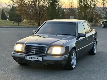 Mercedes-Benz E 500 1994 года за 4 300 000 тг. в Талдыкорган – фото 6