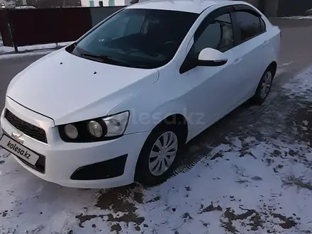 Chevrolet Aveo 2014 года за 3 800 000 тг. в Караганда – фото 3