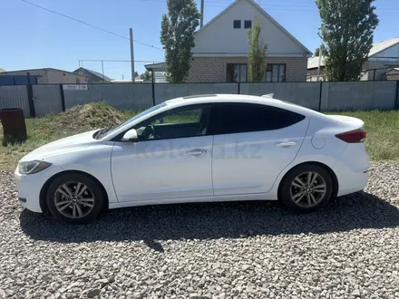 Hyundai Elantra 2018 года за 4 000 000 тг. в Актобе – фото 3
