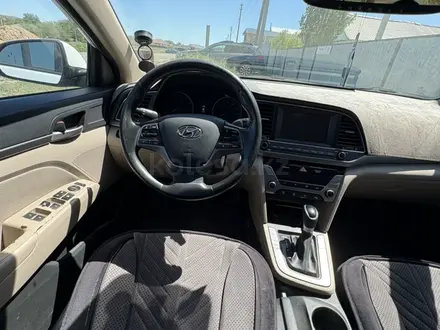 Hyundai Elantra 2018 года за 4 000 000 тг. в Актобе – фото 5