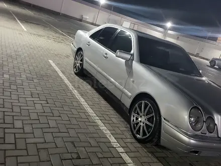 Mercedes-Benz E 430 1998 года за 4 300 000 тг. в Алматы – фото 8