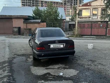 Mercedes-Benz E 200 1992 года за 1 200 000 тг. в Караганда – фото 3