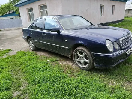 Mercedes-Benz E 280 1997 года за 1 950 000 тг. в Талдыкорган