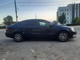 Volkswagen Passat 2014 года за 5 600 000 тг. в Уральск – фото 5