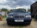 Mercedes-Benz C 180 1997 годаүшін2 490 000 тг. в Караганда – фото 2