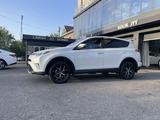 Toyota RAV4 2019 года за 14 000 000 тг. в Шымкент – фото 2