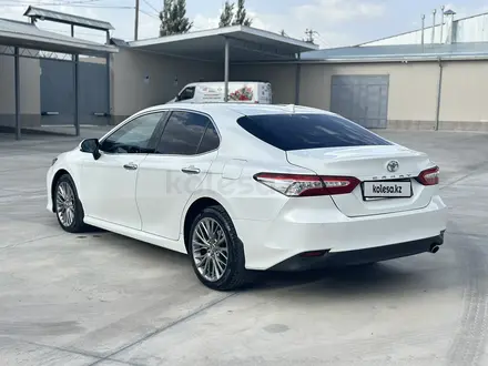 Toyota Camry 2019 года за 13 500 000 тг. в Шымкент – фото 5