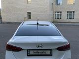 Hyundai Accent 2021 года за 9 100 000 тг. в Кокшетау – фото 2