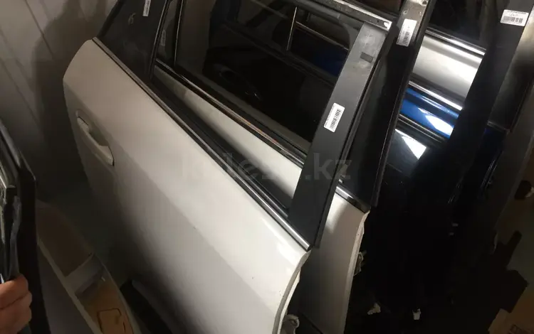 Дверь задняя правая на Toyota Avensis.67003-05160үшін1 000 тг. в Алматы