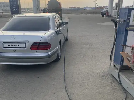 Mercedes-Benz E 280 2001 года за 4 500 000 тг. в Атырау – фото 8