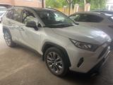 Toyota RAV4 2020 года за 14 500 000 тг. в Караганда