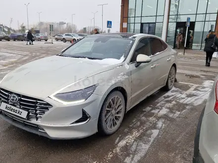 Hyundai Sonata 2022 года за 11 800 000 тг. в Астана – фото 3