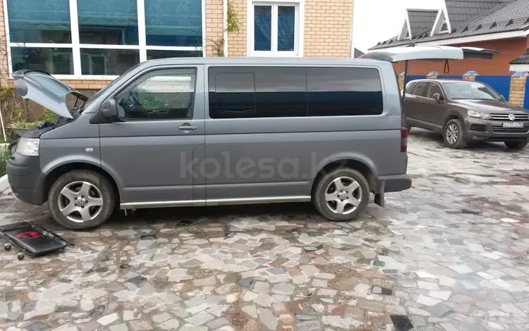 Volkswagen Multivan 2008 года за 550 000 тг. в Астана