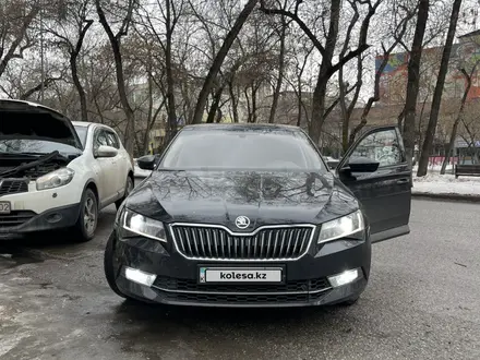 Skoda Superb 2019 года за 11 000 000 тг. в Алматы – фото 10
