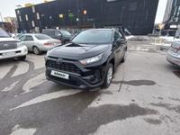 Toyota RAV4 2021 года за 14 300 000 тг. в Шымкент