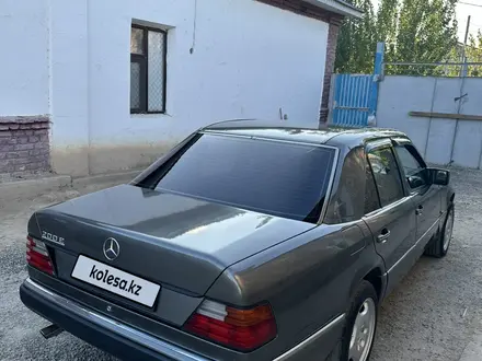 Mercedes-Benz E 200 1990 года за 1 800 000 тг. в Кызылорда – фото 9