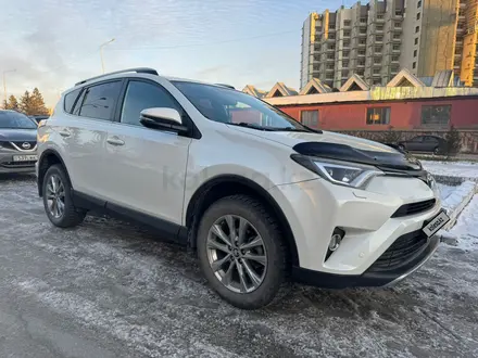 Toyota RAV4 2017 года за 12 000 000 тг. в Семей