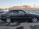 Mercedes-Benz C 220 1995 годаүшін2 500 000 тг. в Семей – фото 2
