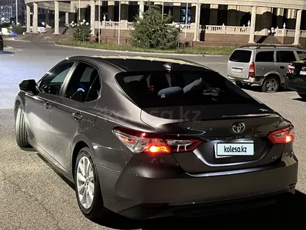Toyota Camry 2019 года за 8 000 000 тг. в Атырау – фото 10