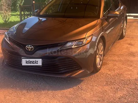Toyota Camry 2019 года за 8 000 000 тг. в Атырау – фото 15