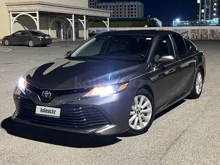 Toyota Camry 2019 года за 8 000 000 тг. в Атырау – фото 4