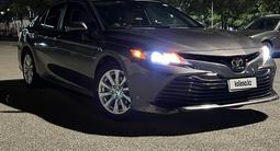 Toyota Camry 2019 года за 8 000 000 тг. в Атырау – фото 2