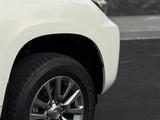 Toyota Land Cruiser Prado 2018 года за 21 900 000 тг. в Алматы – фото 4
