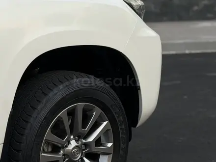 Toyota Land Cruiser Prado 2018 года за 21 900 000 тг. в Алматы – фото 4