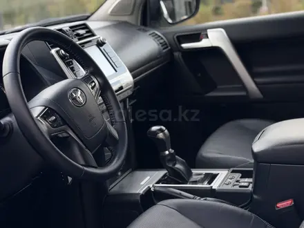 Toyota Land Cruiser Prado 2018 года за 21 900 000 тг. в Алматы – фото 21