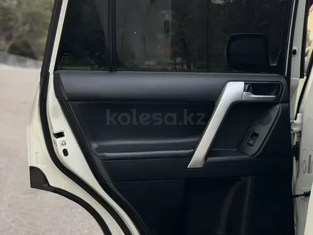 Toyota Land Cruiser Prado 2018 года за 21 900 000 тг. в Алматы – фото 28
