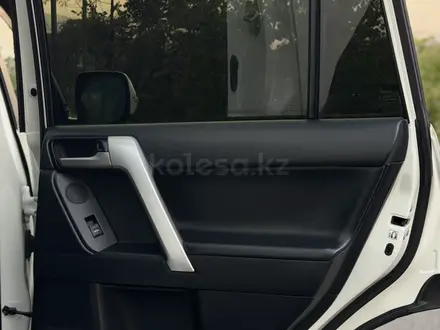 Toyota Land Cruiser Prado 2018 года за 21 900 000 тг. в Алматы – фото 32