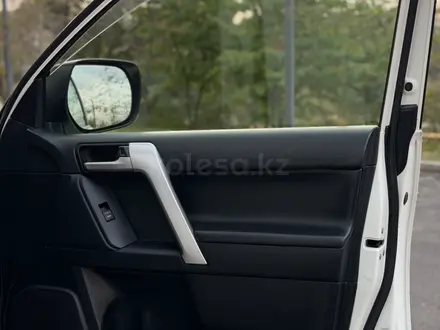 Toyota Land Cruiser Prado 2018 года за 21 900 000 тг. в Алматы – фото 39