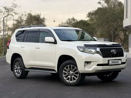 Toyota Land Cruiser Prado 2018 года за 21 900 000 тг. в Алматы