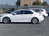 Toyota Camry 2020 годаfor14 000 000 тг. в Атырау – фото 2