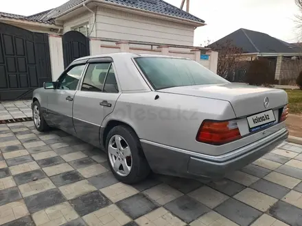 Mercedes-Benz E 200 1991 года за 2 300 000 тг. в Алматы – фото 4