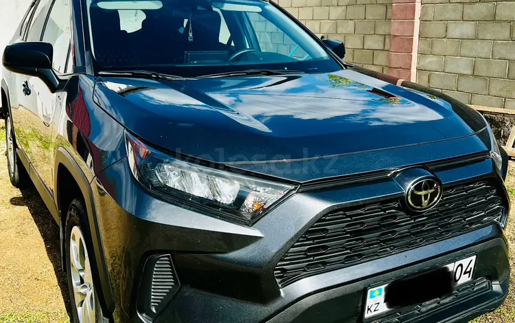 Toyota RAV4 2020 года за 15 500 000 тг. в Актобе