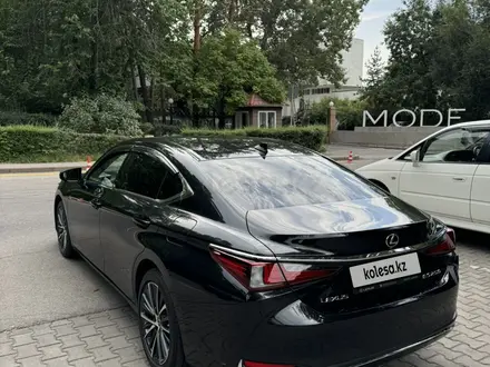 Lexus ES 250 2022 года за 24 000 000 тг. в Алматы – фото 5